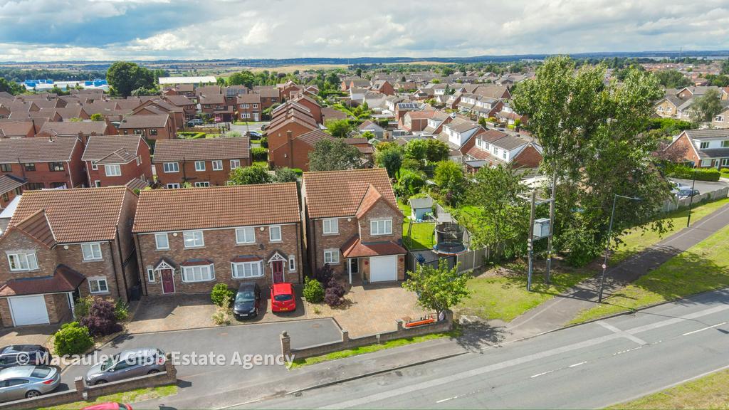 Stripe Road, New Rossington DN11 4 bed detached house for sale £279,950