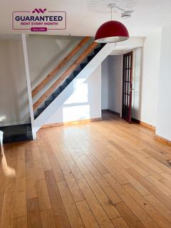 2 bedroom terraced house to rent, Bank Street, Southsea, LL11