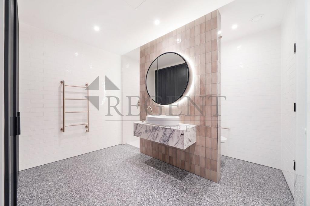 Main en-suite