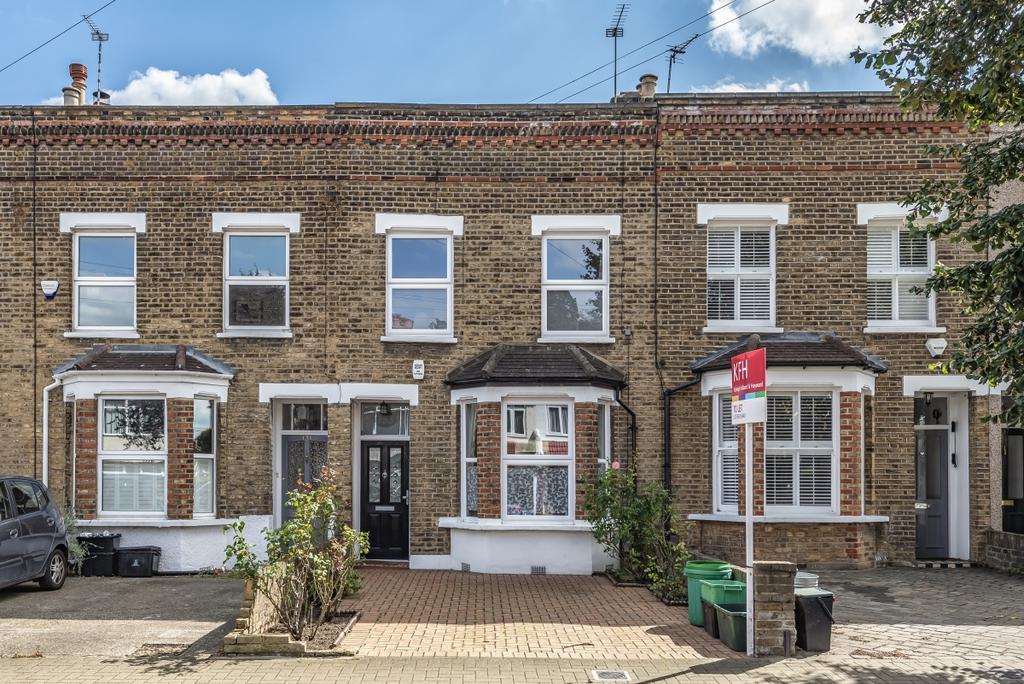 Ravenscroft Road Beckenham BR3 3 bed house to rent £2,100 pcm (£485 pw)