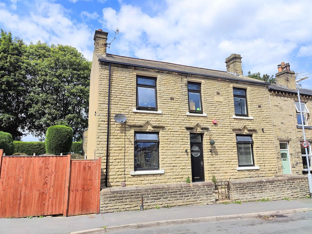 Piggott Street, Brighouse HD6 3 bed end of terrace house for sale £