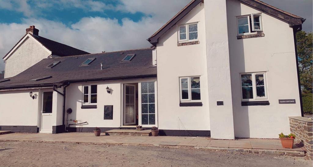Llanbadarn Fynydd, Llandrindod Wells, Powys 3 bed semidetached house