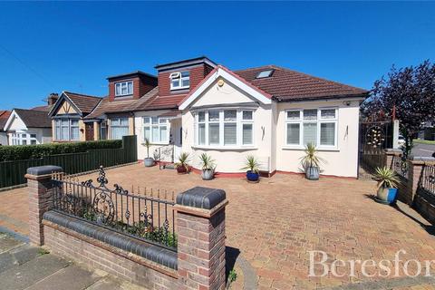 5 bedroom semi-detached house for sale, Hillfoot Road, Romford, RM5