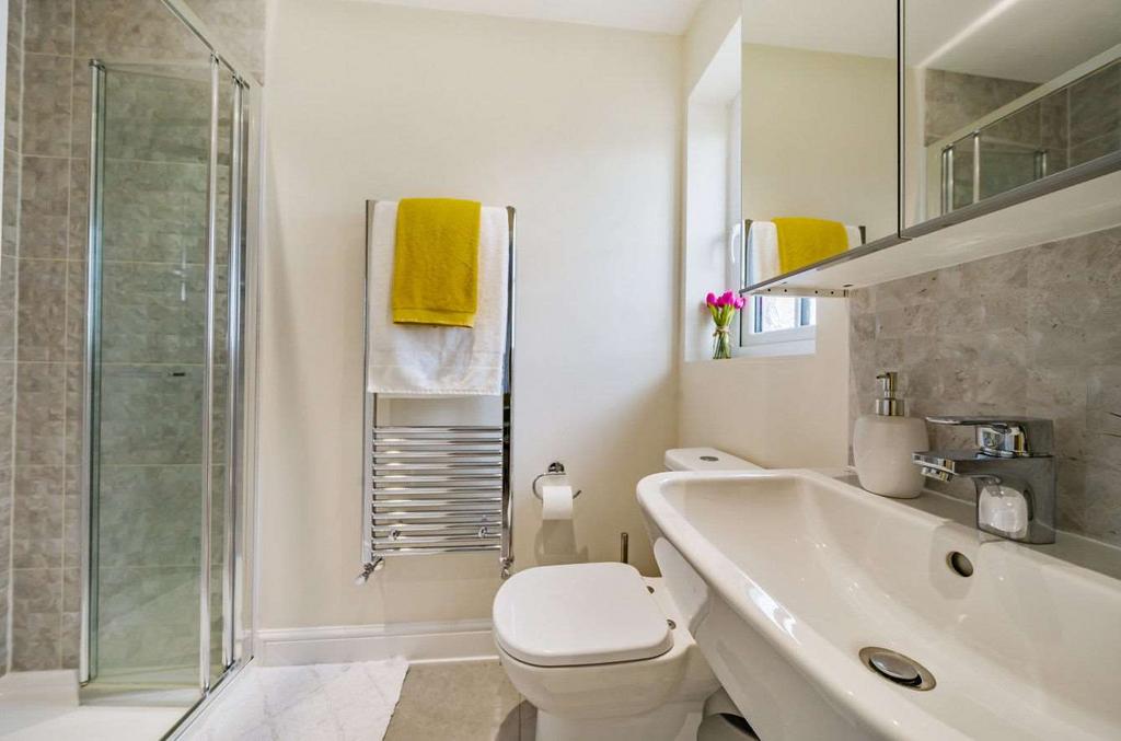 Ensuite to Bed 1