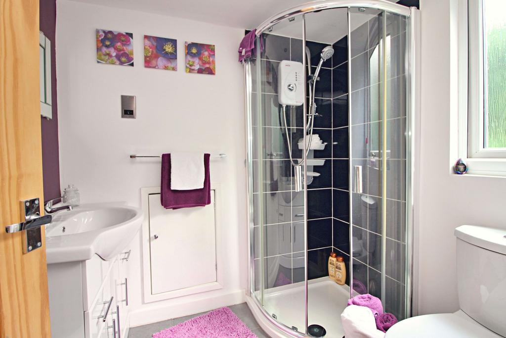 En-Suite Shower To Master Bedroom