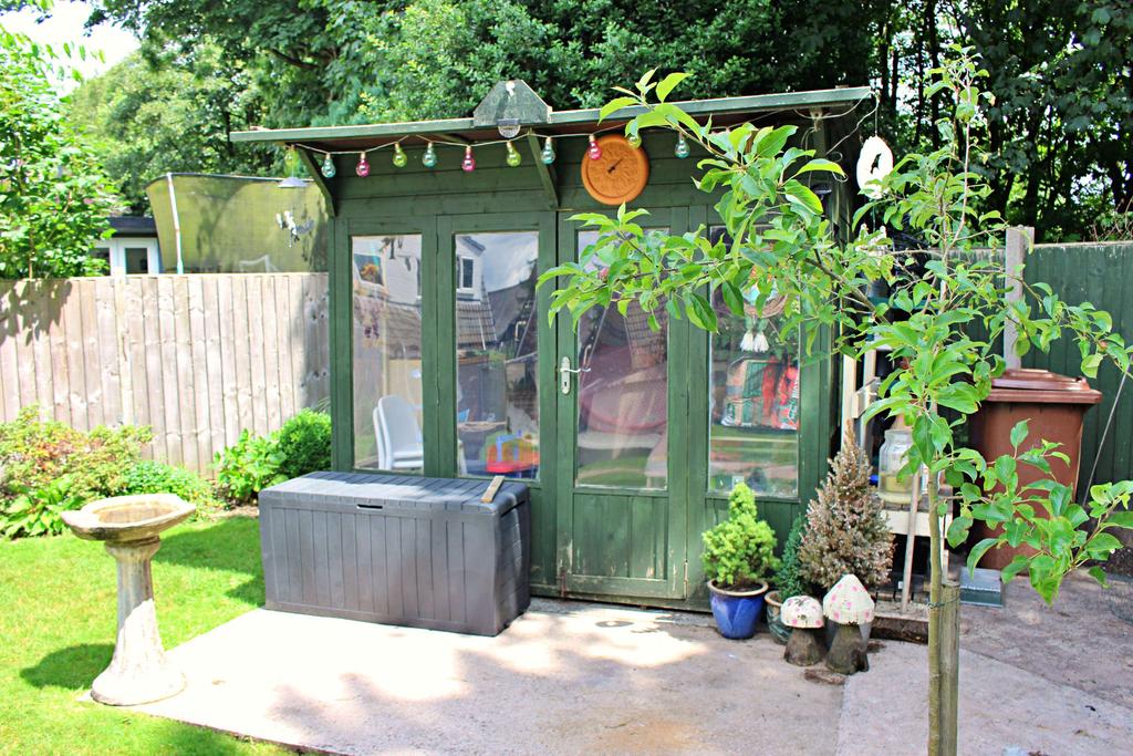 Detached Summerhouse