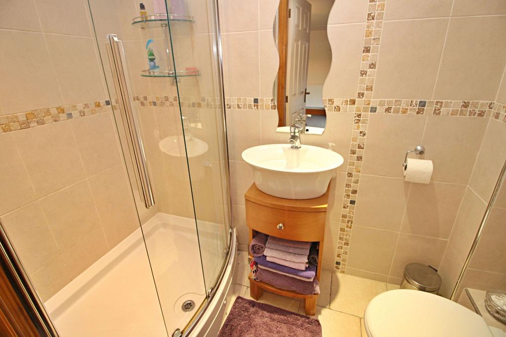 En Suite Shower To Master Bedroom