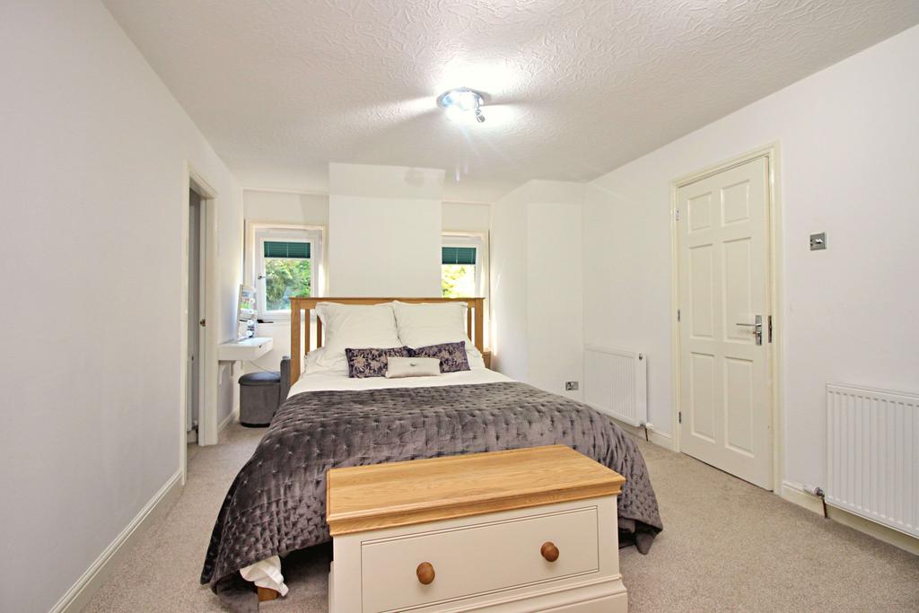 Master Bedroom With En-Suite Shower