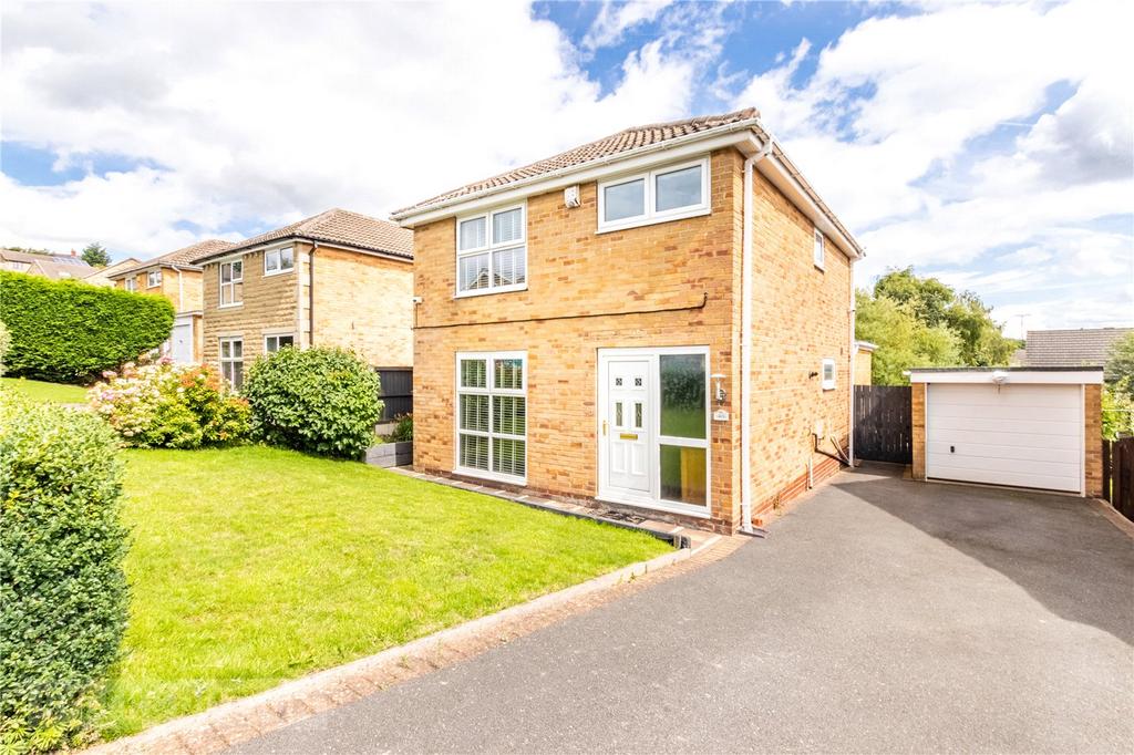 Park Drive, Shelley, Huddersfield, West Yorkshire, HD8 3 bed detached