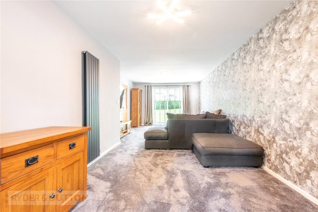 Park Drive, Shelley, Huddersfield, West Yorkshire, HD8 3 bed detached