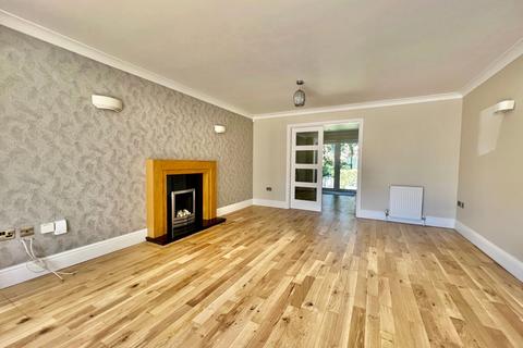 3 bedroom detached house to rent, Boston Spa, Lynton Avenue, LS23