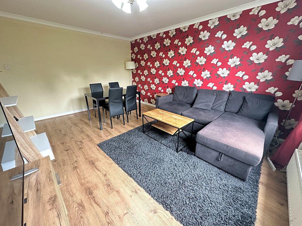 Thurso Crescent, Dundee, DD2 4AT 2 bed flat £750 pcm (£173 pw)