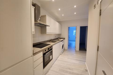 3 bedroom flat to rent, Regents Park Road, Finchley, N3