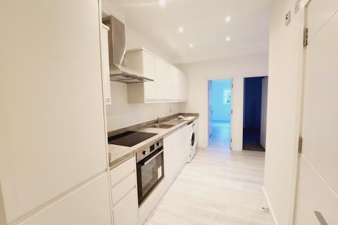 3 bedroom flat to rent, Regents Park Road, Finchley, N3