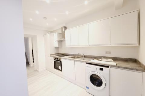 3 bedroom flat to rent, Regents Park Road, Finchley, N3