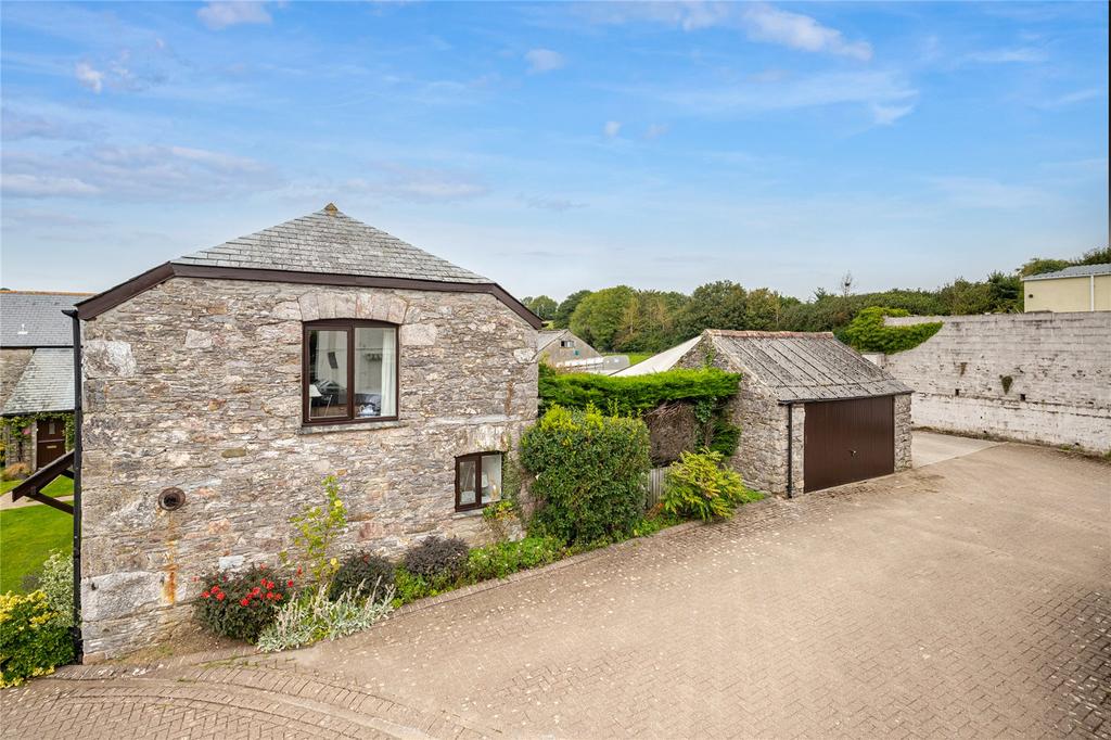Side Property/Garage