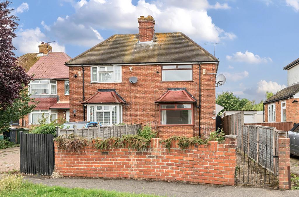 Old Farm Road, Guildford, Surrey, GU1 3 bed semidetached house £375,000
