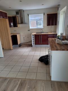 3 bedroom semi-detached house to rent, Fels Farm Avenue,  Dagenham, RM10