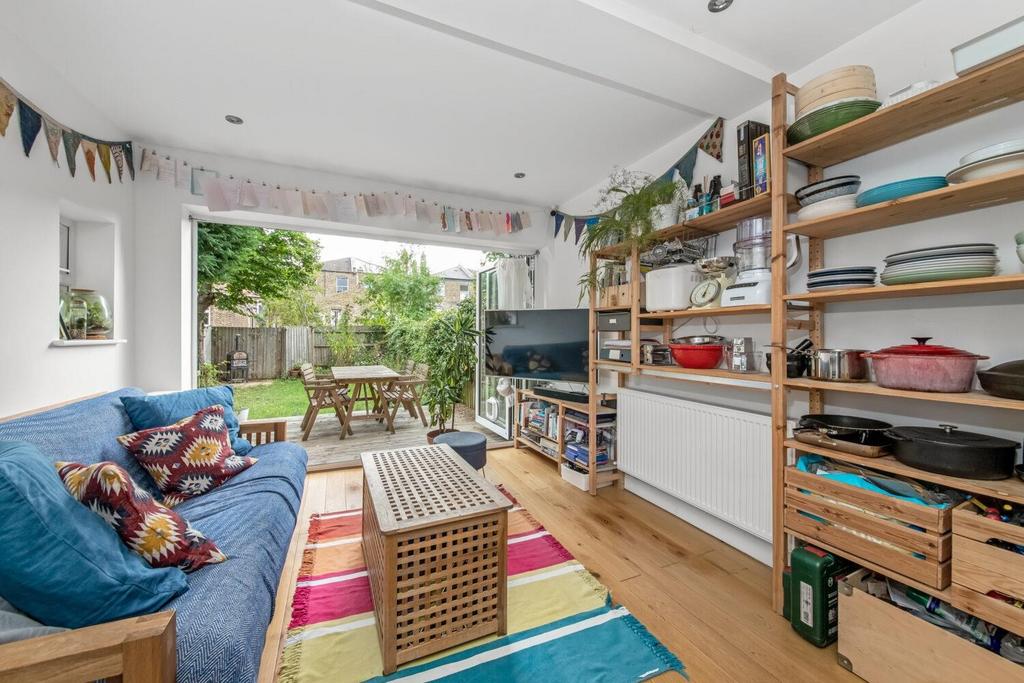 Wiverton Road, Sydenham, London, SE26 2 bed apartment for sale £525,000