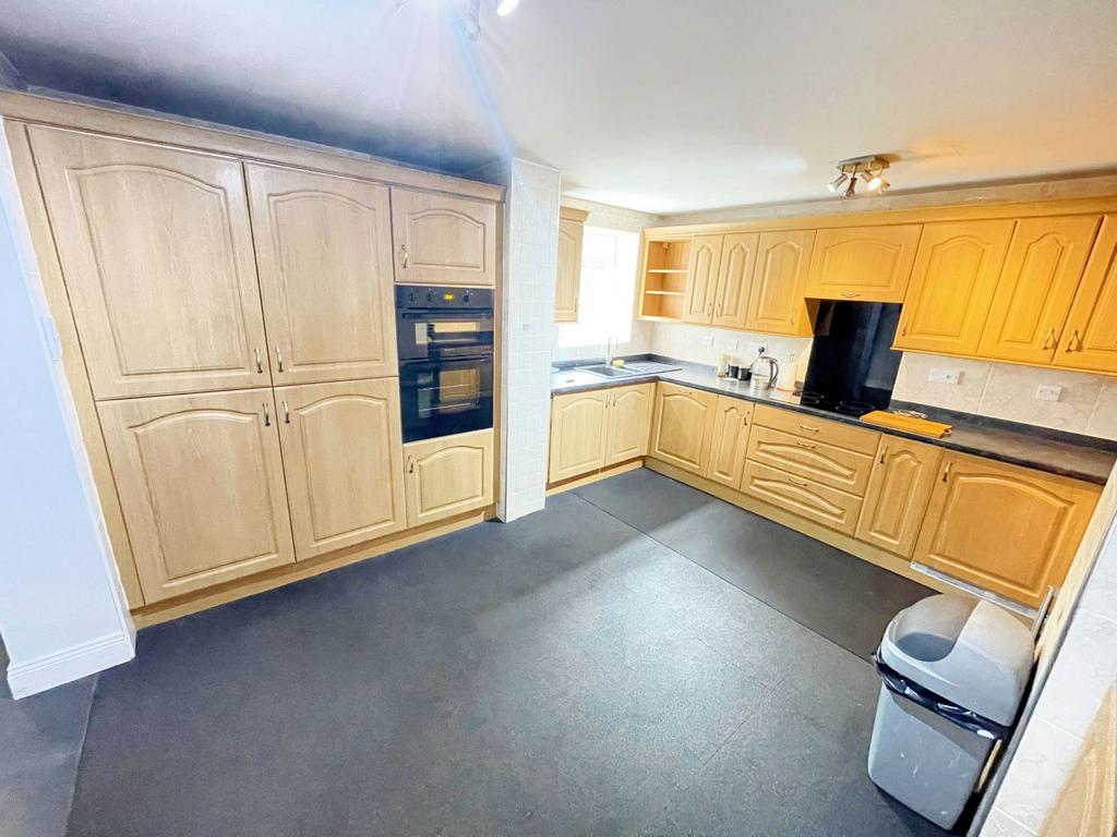 Colman Avenue, Simonside, South Shields, Tyne and Wear, NE34 9AB 4 bed