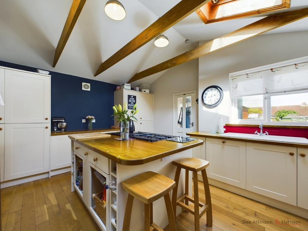 Kitchen/Breakfast Area