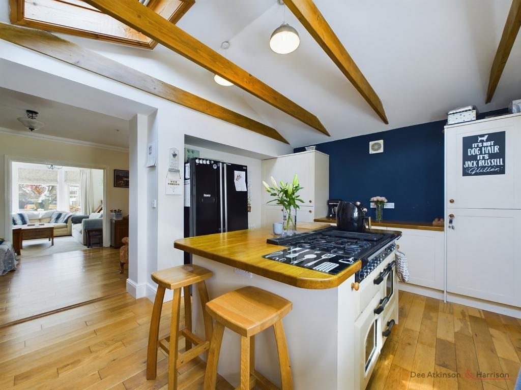 Kitchen/Breakfast Area