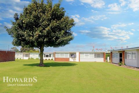 Chalets For Sale In Hemsby OnTheMarket   Image 3 480x320 