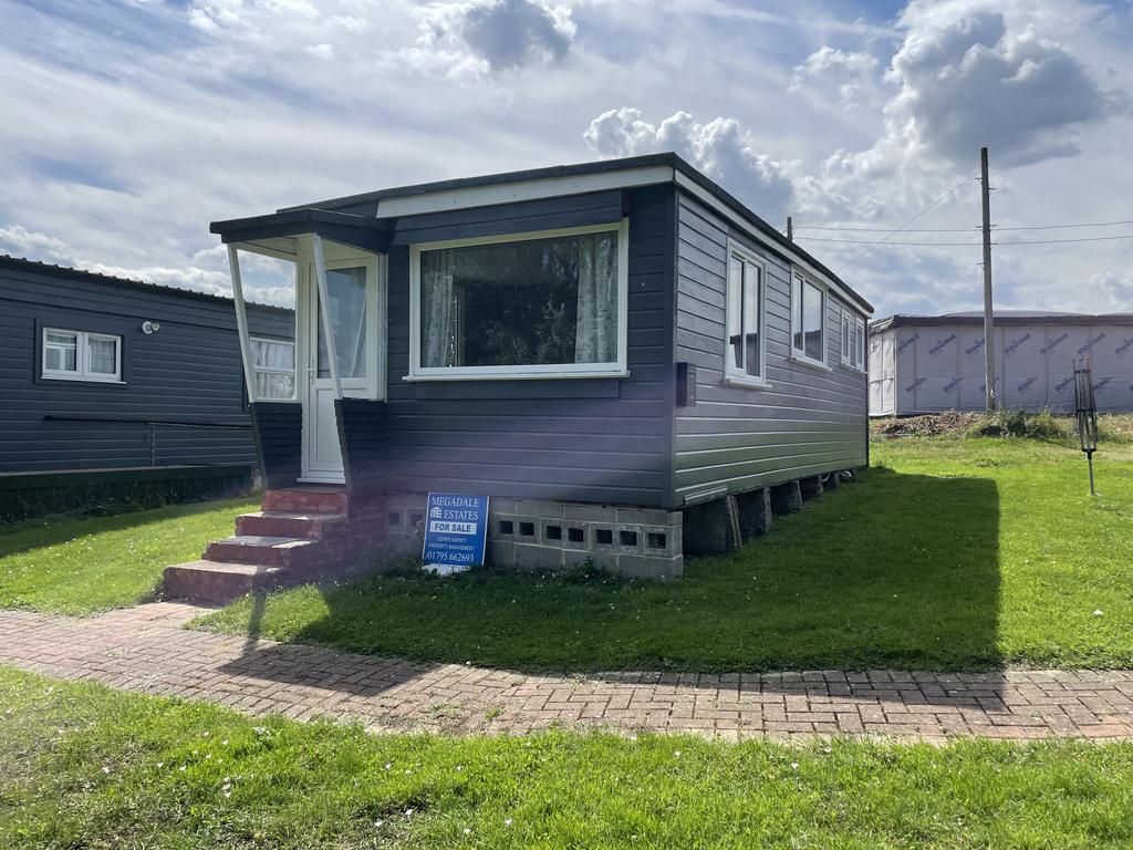 Marine Parade, Sheerness ME12 2 bed chalet for sale £65,000