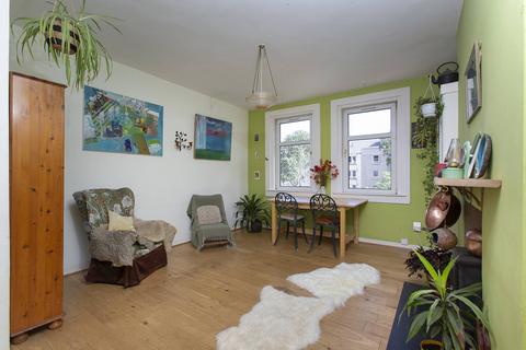 25/3 Redbraes Place, Edinburgh, EH7 4LH
