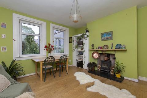 25/3 Redbraes Place, Edinburgh, EH7 4LH
