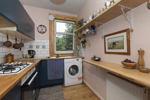 25/3 Redbraes Place, Edinburgh, EH7 4LH
