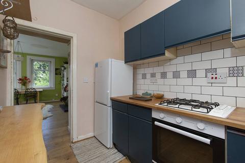 25/3 Redbraes Place, Edinburgh, EH7 4LH
