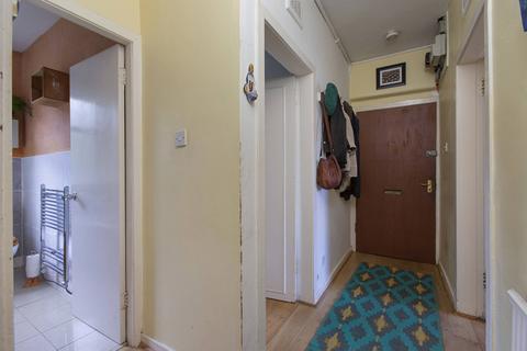 25/3 Redbraes Place, Edinburgh, EH7 4LH