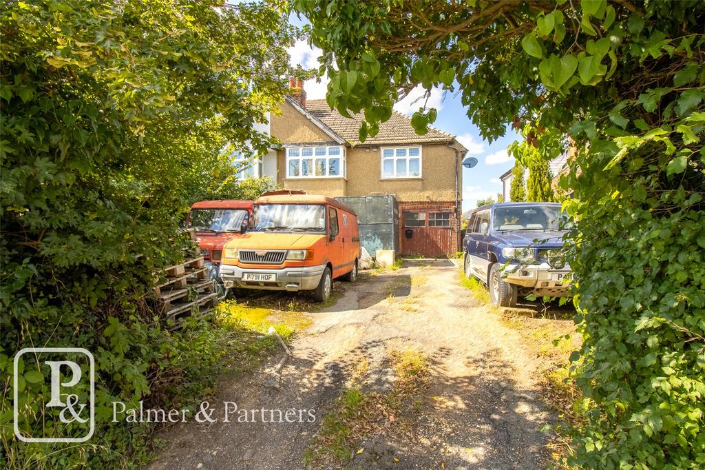 Shrub End Road, Colchester, Essex, CO3 4 bed semidetached house for