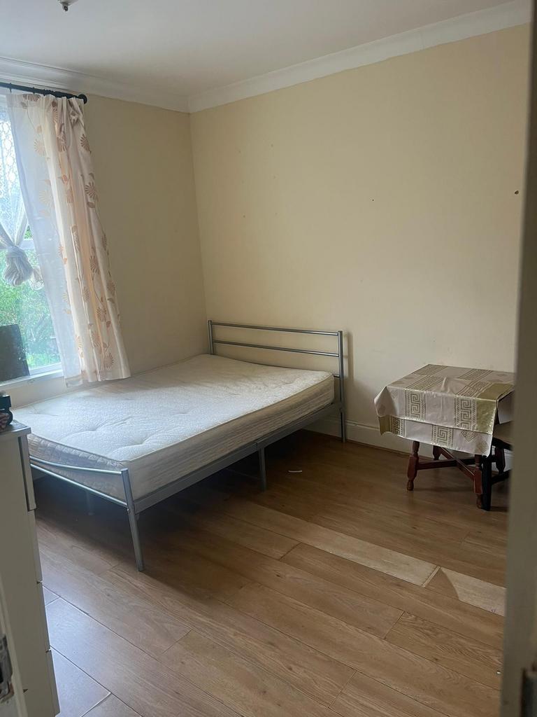 ALL BILLS INCLUDED DOUBLE ROOM IN HOUSE SHARE Midland Road, E10 2