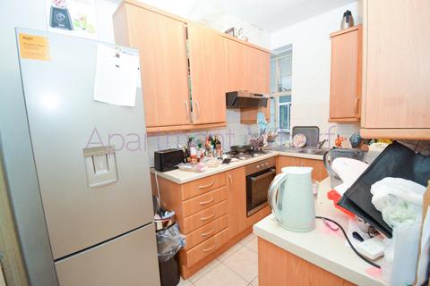 1 bedroom in a flat share to rent, Porchester Road    (Paddington), London, W2