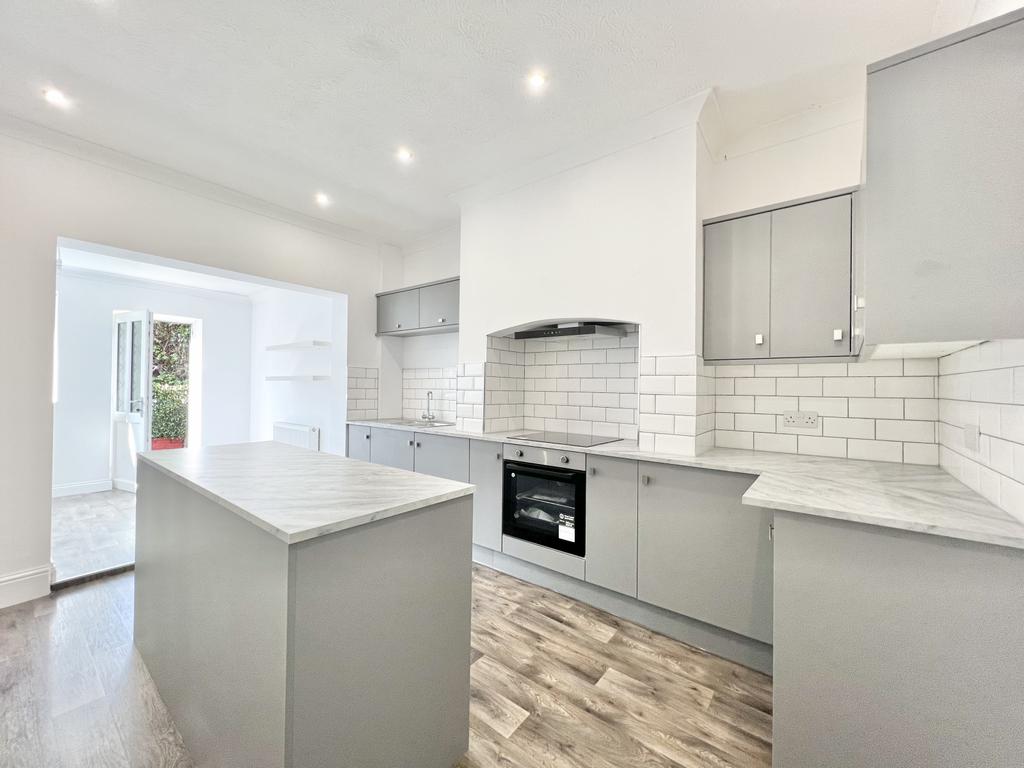 Coupland Road, Garforth 2 bed semidetached house £1,100 pcm (£254 pw)