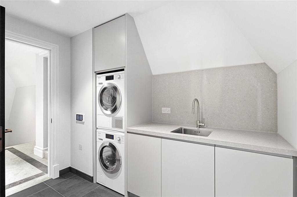 Apt 6, William St