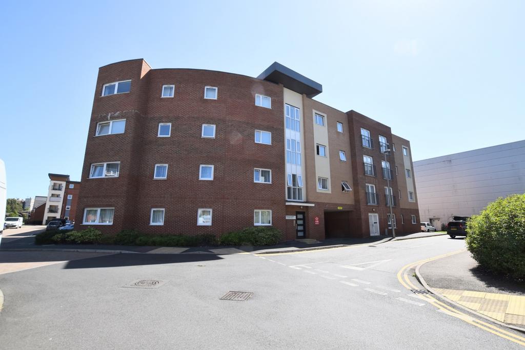 2 Bowling Green Close, Bletchley... 2 bed ground floor flat £1,300