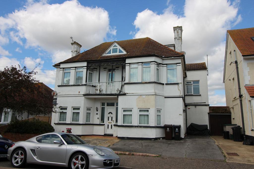 Freeland Road, ClactononSea 1 bed flat £650 pcm (£150 pw)