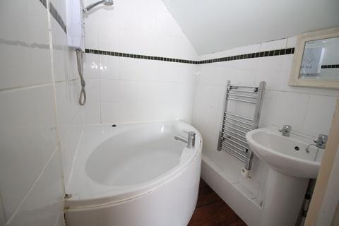 1 bedroom flat to rent, Freeland Road, Clacton-on-Sea