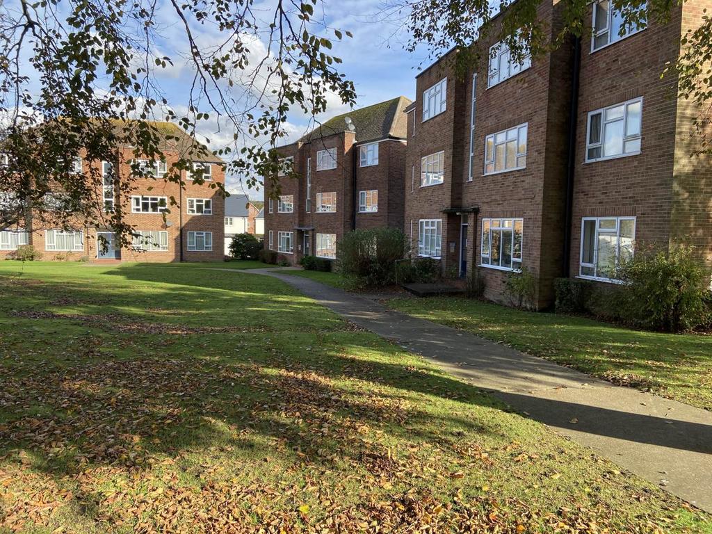 Shorncliffe Road, Folkestone, CT20 2 bed flat to rent £795 pcm (£183 pw)