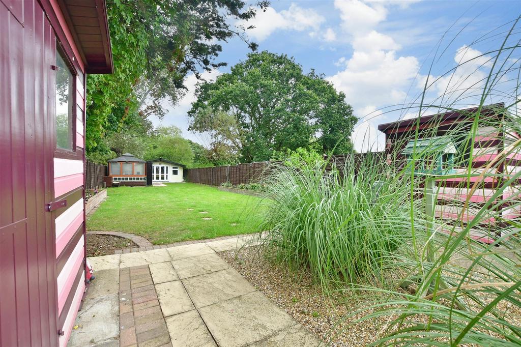 Brock Hill, Runwell, Wickford, Essex 3 bed semidetached bungalow for
