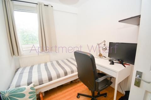 1 bedroom in a flat share to rent, Kiln Court, London, E14