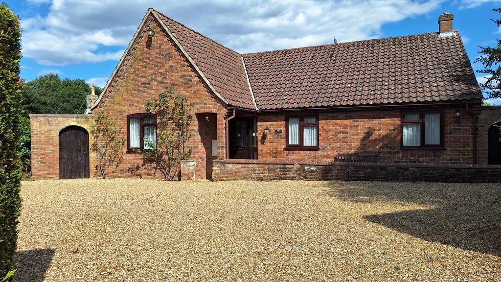 New Inn Hill, Rockland St. Mary 2 bed detached bungalow for sale £350,000