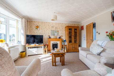 2 bedroom detached bungalow for sale - Clover Road, Attleborough