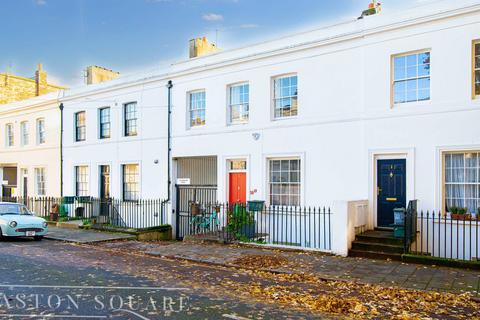 3 bedroom terraced house to rent - Allingham Street, London N1