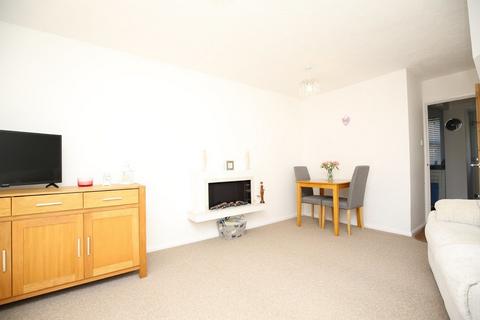 6 Barnsley Close, Atherstone, CV9 2DG