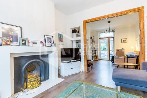 22 Raleigh Road, London, N8 0HY