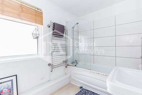 22 Raleigh Road, London, N8 0HY